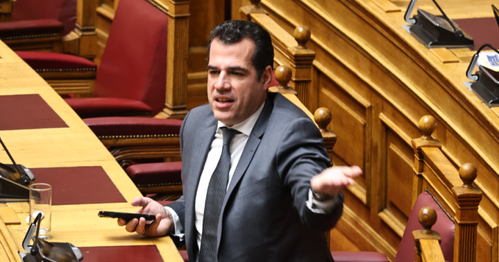 ΣΥΡΙΖΑ κατά Πλεύρη: Ανιστόρητος, απαράδεκτος και χυδαίος, αυτή είναι η Ν.Δ. του κ. Μητσοτάκη